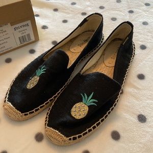 Soludos Smoking Slipper Pineapple Design